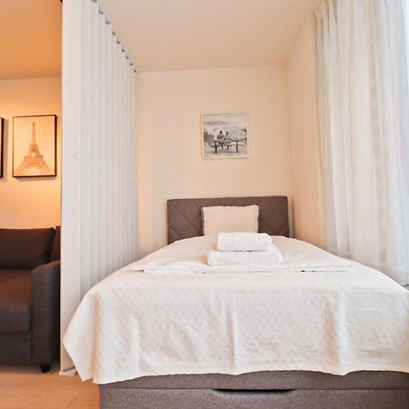 Sunny Apartment In Smichov, Prague 5 Kültér fotó