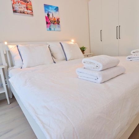 Sunny Apartment In Smichov, Prague 5 Kültér fotó