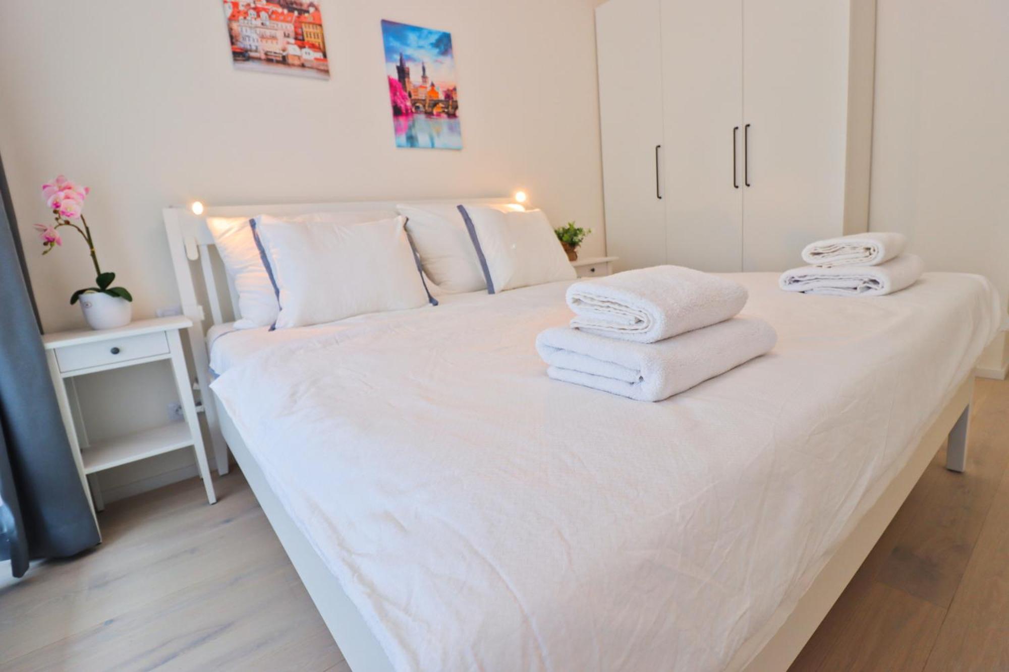 Sunny Apartment In Smichov, Prague 5 Kültér fotó