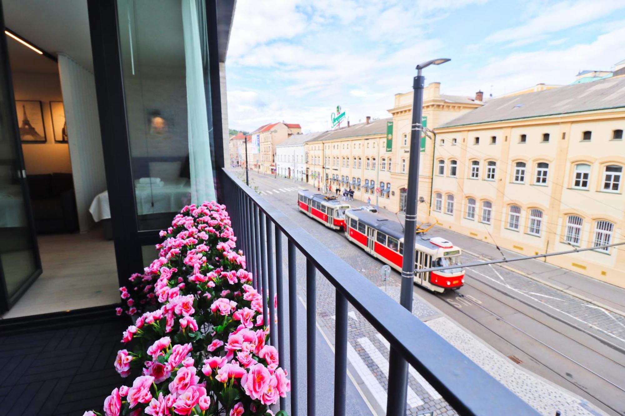 Sunny Apartment In Smichov, Prague 5 Kültér fotó