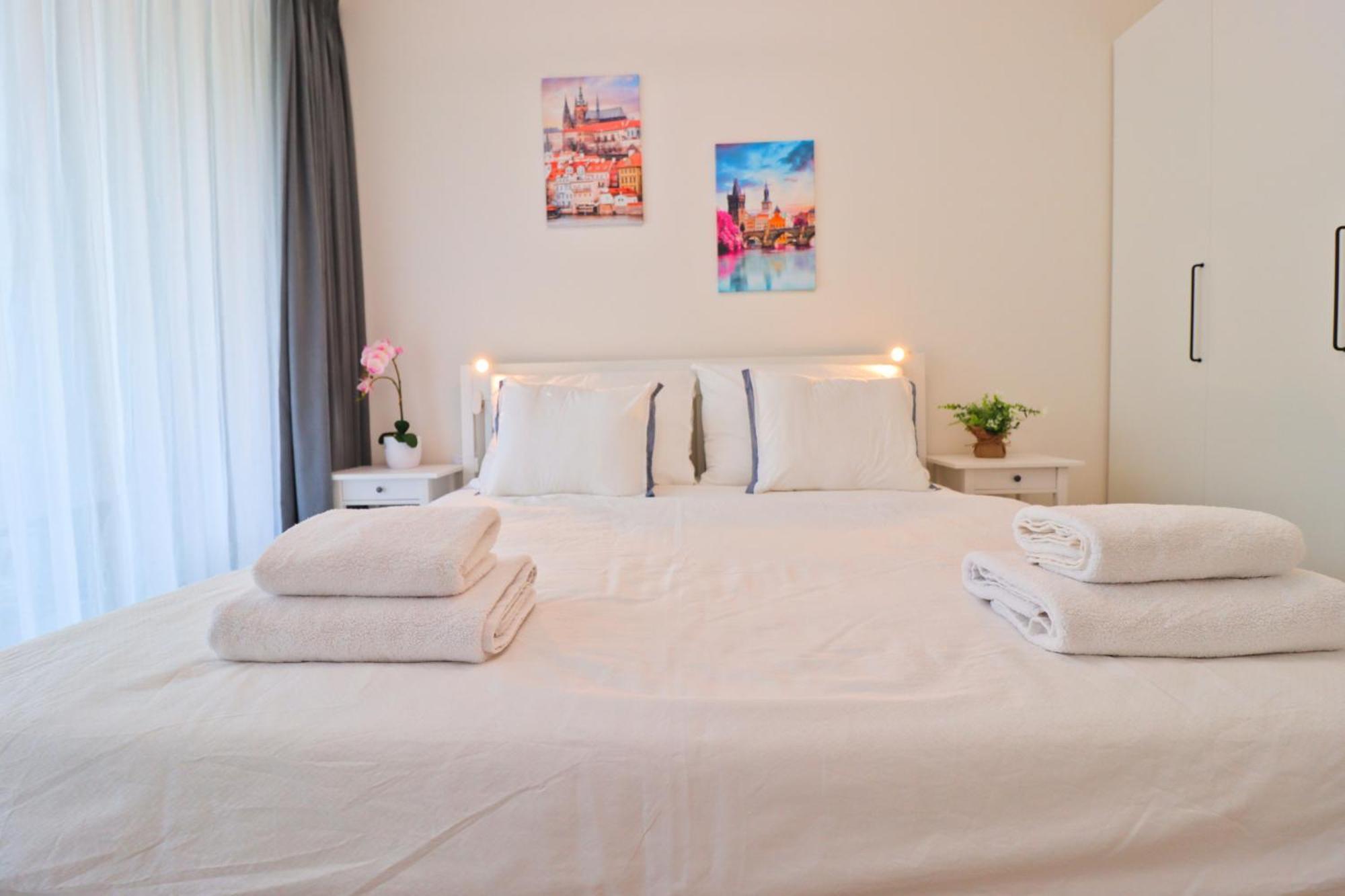Sunny Apartment In Smichov, Prague 5 Kültér fotó