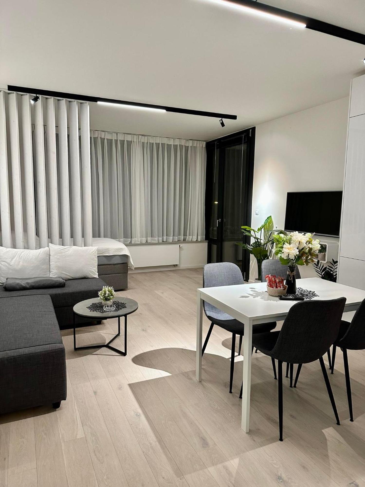 Sunny Apartment In Smichov, Prague 5 Kültér fotó